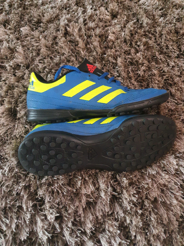 astro trainers size6